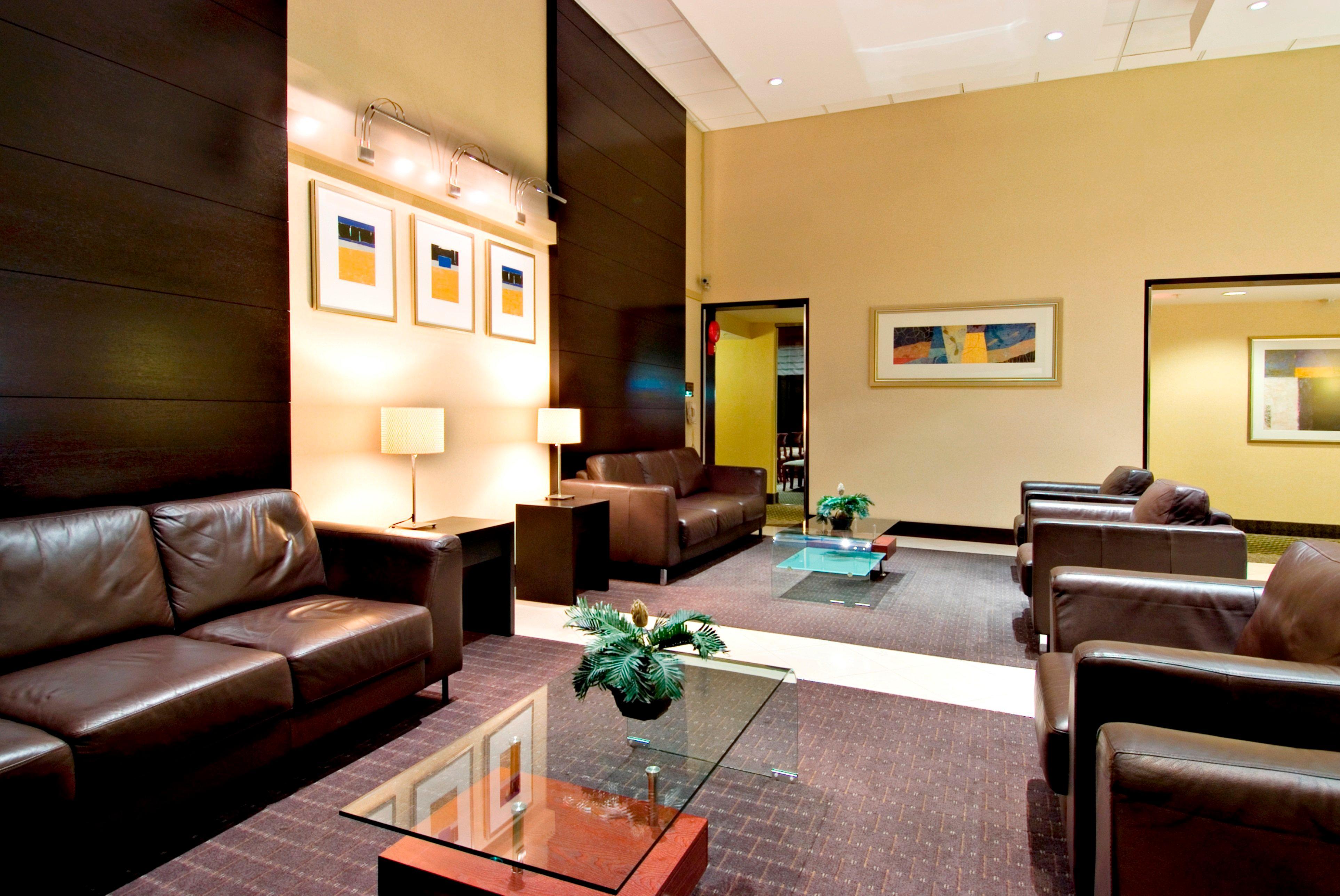Holiday Inn Express And Suites Surrey By Ihg Kültér fotó