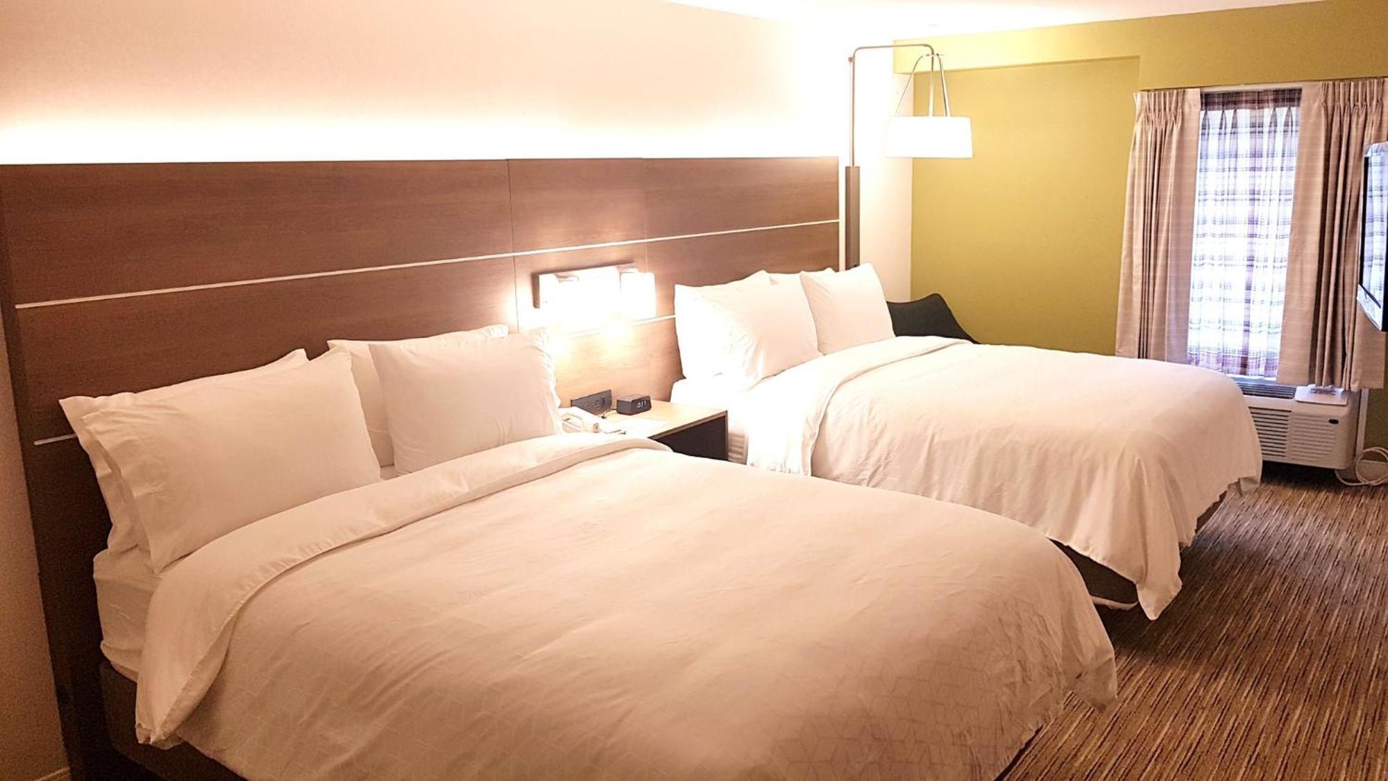 Holiday Inn Express And Suites Surrey By Ihg Kültér fotó
