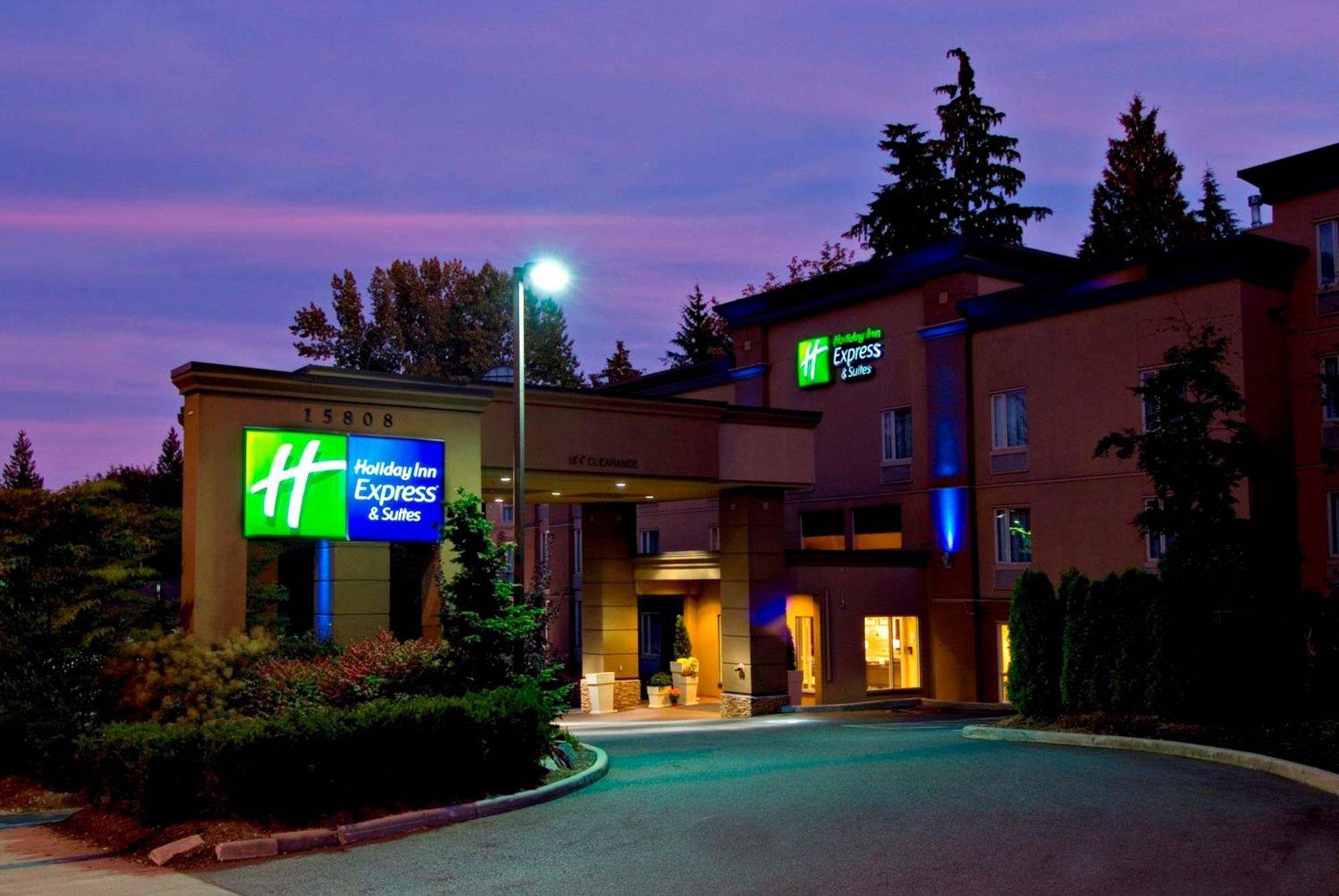 Holiday Inn Express And Suites Surrey, An Ihg Hotel Kültér fotó